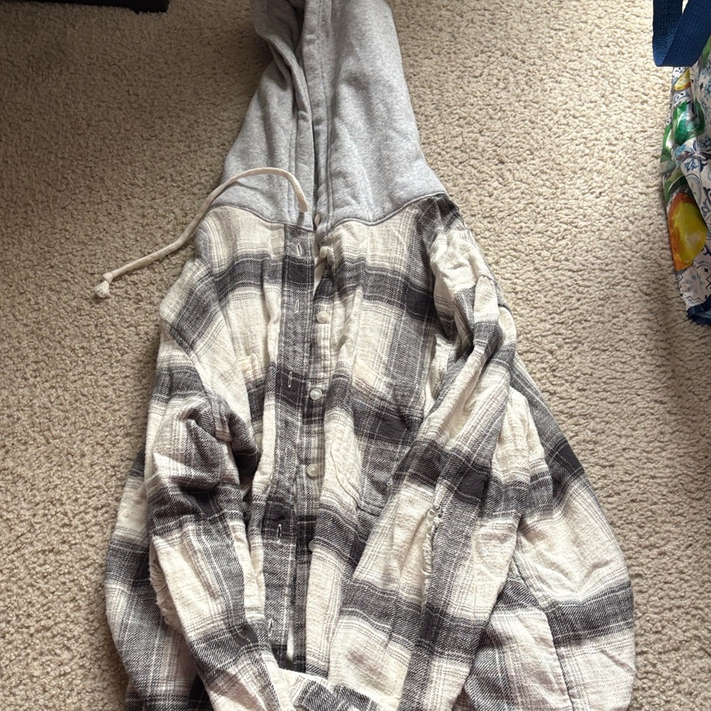 American Eagle Outfitters Gray and Cream Plaid Button Down Shirt